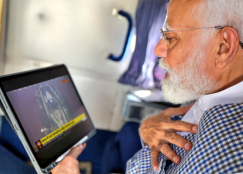 ಚುನಾವಣಾ ಬ್ಯೂಸಿ ಮಧ್ಯೆ ಸೂರ್ಯ ರಶ್ಮಿ ವೀಕ್ಷಿಸಿದ ಪ್ರಧಾನಿ