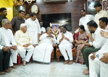 ನೇಹಾ ಹಿರೇಮಠ ತಂದೆ-ತಾಯಿಗೆ ಸಾಂತ್ವನ ಹೇಳಿದ ಸಿಎಂ ಸಿದ್ದರಾಮಯ್ಯ