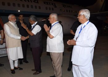 ಮತಬೇಟೆಗಾಗಿ ಕರ್ನಾಟಕ್ಕೆ ಬಂದಿಳಿದ ಪ್ರಧಾನಿ ಮೋದಿ!