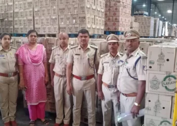 ಅಕ್ರಮವಾಗಿ ಸಂಗ್ರಹಿಸಿಟ್ಟಿದ್ದ 9 ಕೋಟಿ ರೂ. ಮೌಲ್ಯದ ಮದ್ಯ ವಶಕ್ಕೆ