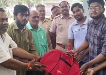 ಲಕ್ಷಾಂತರ ರೂ. ಮೌಲ್ಯದ ಚಿನ್ನಾಭರಣವಿದ್ದ ಬ್ಯಾಗ್ ಮರಳಿ ನೀಡಿದ ಆಟೋ ಚಾಲಕ