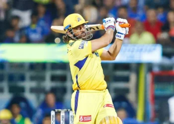 ಮತ್ತೊಮ್ಮೆ ಬಿರುಗಾಳಿಯಂತೆ ಬ್ಯಾಟ್ ಬೀಸಿದ ಧೋನಿ; ದಾಖಲೆ ಮೇಲೆ ದಾಖಲೆ!!