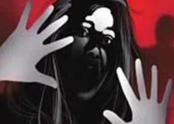 ಕುತ್ತಿಗೆಗೆ ಬೆಲ್ಟ್ ನಿಂದ ಬಿಗಿದು ಪ್ರಜ್ಞೆ ತಪ್ಪಿಸಿ ಅತ್ಯಾಚಾರ