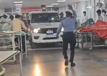 ವೈದ್ಯೆಗೆ ಲೈಂಗಿಕ ಕಿರುಕುಳ; ಆಸ್ಪತ್ರೆಯೊಳಗೆ ಜೀಪ್ ನುಗ್ಗಿಸಿದ ಪೊಲೀಸರು