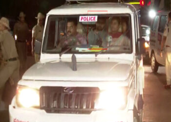 ರೂಂ ಕೆಟ್ಟ ವಾಸನೆ ಬರುತ್ತಿದೆಯಂತೆ; ಪ್ರಜ್ವಲ್ ಗೆ ಇರೋಕೆ ಆಗ್ತಿಲ್ವಂತೆ!