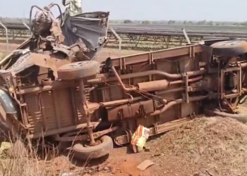 ಕಂಬಕ್ಕೆ ಕ್ರೂಸರ್ ಡಿಕ್ಕಿ; ಮೂವರು ಸ್ಥಳದಲ್ಲಿಯೇ ಸಾವು