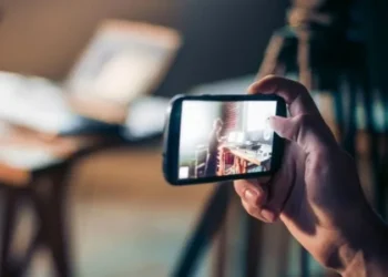 ಲೇಡಿಸ್ ಟಾಯ್ಲೆಟ್ ನಲ್ಲಿ ಮೊಬೈಲ್ ಇಟ್ಟು ಚಿತ್ರೀಕರಣಕ್ಕೆ ಯತ್ನ