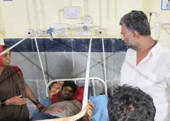 ಜಾತ್ರೆಯಲ್ಲಿ ಪ್ರಸಾದ ಸ್ವೀಕರಿಸಿದ ಭಕ್ತರು; ಹಲವರ ಸ್ಥಿತಿ ಗಂಭೀರ