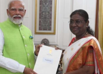 ತಮ್ಮ ಸ್ಥಾನಕ್ಕೆ ರಾಜೀನಾಮೆ ನೀಡಿದ ನರೇಂದ್ರ ಮೋದಿ