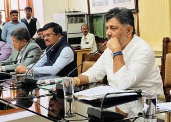 ಅಧಿಕಾರಿಗಳಿಗೆ ಖಡಕ್ ವಾರ್ನಿಂಗ್ ಮಾಡಿದ ಡಿಸಿಎಂ ಡಿಕೆಶಿ