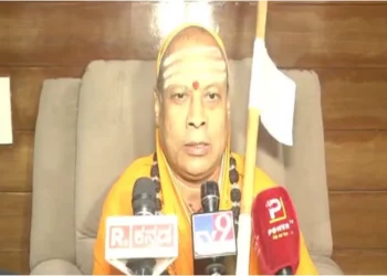 ಒಕ್ಕಲಿಗ ಸ್ವಾಮೀಜಿ ಆಯ್ತು, ಈಗ ಲಿಂಗಾಯತ ಸ್ವಾಮೀಜಿಯಿಂದ ಬೇಡಿಕೆ!!