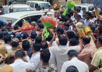 ರಾಜ್ಯಕ್ಕೆ ಆಗಮಿಸಿದ ನೂತನ ಸಚಿವ ಕುಮಾರಸ್ವಾಮಿಗೆ ಅದ್ದೂರಿ ಸ್ವಾಗತ