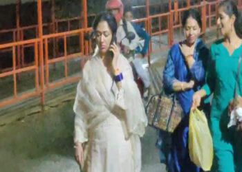 ಸಂಕಷ್ಟ ದೂರ ಮಾಡುವಂತೆ ಕೊಲ್ಲೂರು ಮೂಕಾಂಬಿಕೆ ಮೊರೆ ಹೋದ ಪತ್ನಿ ವಿಜಯಲಕ್ಷ್ಮೀ