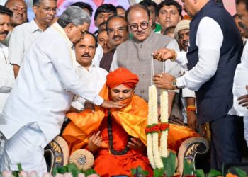 ಶ್ರೀಗಳಿಗೆ ಬುದ್ಧಿ ಅಂತೇವಿ, ಆದರೆ, ಬುದ್ಧಿವಂತರಿಗೆ ಏಕವಚನದಲ್ಲಿ ಮಾತಾಡ್ತೇವಿ; ಸಿದ್ದರಾಮಯ್ಯ