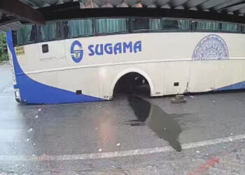 ಬಸ್ ಚಲಿಸುತ್ತಿದ್ದಾಗ ಉರುಳಿ ಬಿದ್ದ ಹಿಂಬದಿಯ ಚಕ್ರ