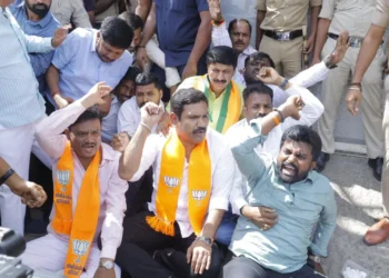 ಮುಡಾದಲ್ಲಿ ಹಗರಣ ಆರೋಪ; ಪ್ರತಿಭಟನಾಕಾರರು ವಶಕ್ಕೆ