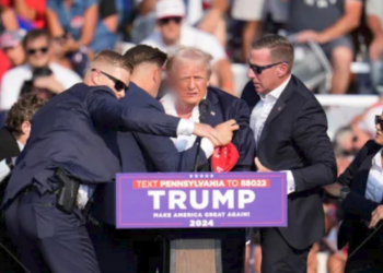 ಸಾರ್ವಜನಿಕವಾಗಿ ಮತ್ತೆ ಕಾಣಿಸಿಕೊಂಡ ಡೊನಾಲ್ಡ್ ಟ್ರಂಪ್