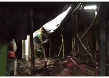 ಭಾರೀ ಮಳೆಗೆ ಮನೆ ಗೋಡೆ ಕುಸಿದು ಮಲಗಿದ್ದ ಮೂವರು ಸಮಾಧಿ