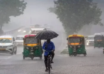 ವ್ಯಾಪಕ ಮಳೆಯ ಮುನ್ಸೂಚನೆ; ಈ ಜಿಲ್ಲೆಗಳಿಗೆ ಮಂಗಳವಾರ ರಜೆ ಘೋಷಣೆ