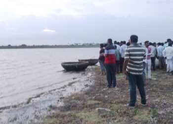 ತೆಪ್ಪ ಮುಗುಚಿ ಬಿದ್ದು 6 ಜನ ಸಾವು