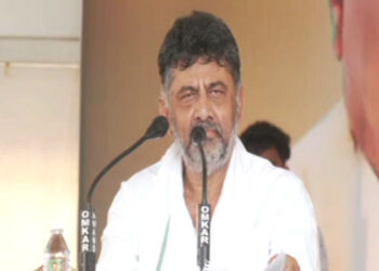 ಸಿದ್ದರಾಮಯ್ಯರನ್ನು ಮುಟ್ಟೋದು ನಿಮ್ಮ ಹಣೆಬರಹದಲ್ಲಿ ಬರೆದಿಲ್ಲ; ಡಿಕೆಶಿ ವಾಗ್ದಾಳಿ