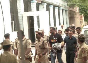 ರಾಜ ಎಲ್ಲಿದ್ದರೂ ರಾಜನೇ ಎಂದು ಘೋಷಣೆ ಕೂಗಿದ ಅಭಿಮಾನಿಗಳು