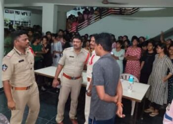 ವಿದ್ಯಾರ್ಥಿನಿಯ ಶೌಚಾಲಯದಲ್ಲಿ ಹಿಡನ್ ಕ್ಯಾಮೆರಾ!