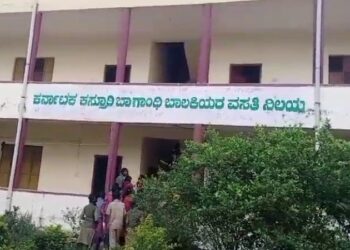 ಹೊಟ್ಟೆ ತುಂಬ ಊಟ ಕೊಡಿ ಎಂದು ವಿದ್ಯಾರ್ಥಿನಿಯರಿಂದ ಪ್ರತಿಭಟನೆ