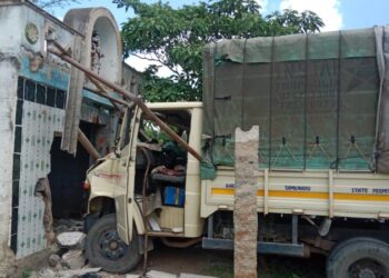 ದೇಗುಲಕ್ಕೆ ಡಿಕ್ಕಿ ಹೊಡೆದ ಟೆಂಪೊ; ಓರ್ವ ಬಲಿ, ಮೂವರ ಸ್ಥಿತಿ ಗಂಭೀರ