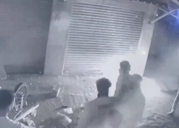 ಪೆಟ್ರೋಲ್ ಬಾಂಬ್ ಎಸೆಯುವ ದೃಶ್ಯ ಸಿಸಿಟಿವಿಯಲ್ಲಿ ಸೆರೆ