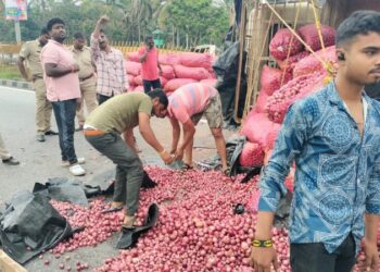 ಈರುಳ್ಳಿ ತುಂಬಿದ ಟೆಂಪೋಗೆ ಕಂಟೇನರ್ ಡಿಕ್ಕಿ; ಓರ್ವ ಬಲಿ