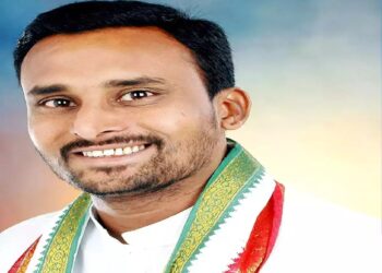 ಯತ್ನಾಳ್ ಹುಚ್ಚುನಾಯಿ; ವಿಜಯಾನಂದ ಕಾಶಪ್ಪನವರ
