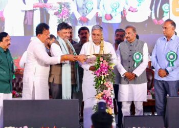 ವಿದ್ಯುತ್ ಸ್ಥಾವರ ಉದ್ಘಾಟಿಸಿದ ಸಿಎಂ ಸಿದ್ದರಾಮಯ್ಯ