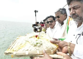 ತುಂಗಭದ್ರಾ ಜಲಾಶಯಕ್ಕೆ ಬಾಗಿನ ಅರ್ಪಿಸಿದ ಸಿಎಂ