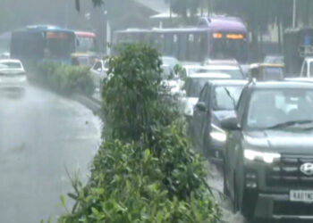 ಬೆಂಗಳೂರಿನಲ್ಲಿ ಮುಂದುವರೆದ ಮಳೆ; ನಾಳೆಯೂ ಶಾಲೆಗಳಿಗೆ ರಜೆ