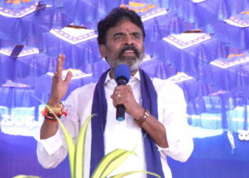 ಸಿ.ಪಿ. ಯೋಗೇಶ್ವರ್ ಪರ ಬ್ಯಾಟ್ ಬೀಸಿದ ಮಾಜಿ ಸಂಸದ