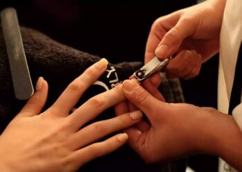 ಸಂಜೆ ದೀಪ ಹಚ್ಚಿದ ಮೇಲೆ ಉಗುರು ತೆಗೀಬಾರ್ದು ಅನ್ನೋದೇಕೆ ಗೊತ್ತಾ?