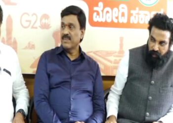 ಒಟ್ಟಿಗೆ ಕಾಣಿಸಿಕೊಂಡ ರೆಡ್ಡಿ, ರಾಮುಲು!