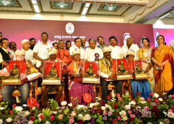 ವಾಲ್ಮೀಕಿ ಬಗೆಗಿನ ಸುಳ್ಳು ಮಾಹಿತಿ ಬಗ್ಗೆ ಕಿಡಿಕಾರಿದ ಸಿಎಂ