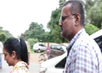 ದರ್ಶನ್ ಭೇಟಿಗೆ ಆಗಮಿಸಿದ ಪತ್ನಿ ವಿಜಯಲಕ್ಷ್ಮೀ