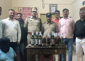 ಖಾಲಿ ಬಾಟಲ್ ಗಳಲ್ಲಿ ಕಲಬೆರಕೆ ಮದ್ಯ ತುಂಬಿ ಮಾರಾಟ!