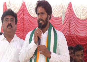 ಕೊನೆಯ ಬಾರಿಗೆ ಸ್ಪರ್ಧಿಸಿದ್ದೇನೆ, ಕೈ ಬಿಡಬೇಡಿ; ನಿಖಿಲ್ ಕುಮಾರಸ್ವಾಮಿ ಮನವಿ