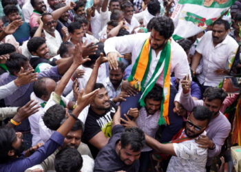 ಕೊತ್ವಾಲ್ ಬಳಿ 100 ರೂ.ಗೆ ಡಿಕೆಶಿ ಕೆಲಸ ಮಾಡುತ್ತಿದ್ದ; ಮಾಜಿ ಪ್ರಧಾನಿ