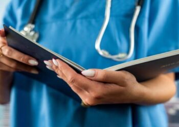 ಒಂದೇ ಕೊಠಡಿಯಲ್ಲಿ ಬರೋಬ್ಬರಿ 240 ವಿದ್ಯಾರ್ಥಿಗಳಿಗೆ ಪಾಠ