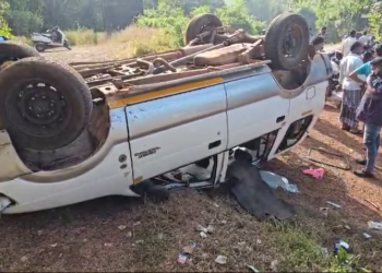 ಶಾಲಾ ಮಕ್ಕಳಿದ್ದ ಕಾರು ಪಲ್ಟಿ; ಇಬ್ಬರು ವಿದ್ಯಾರ್ಥಿಗಳು ಗಂಭೀರ