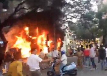 ಎಲೆಕ್ಟ್ರಿಕ್ ಸ್ಕೂಟರ್ ಶೋರೂಂನಲ್ಲಿ ಭೀಕರ ಅಗ್ನಿ ಅವಘಡ: ಯುವತಿ ಸಜೀವ ದಹನ