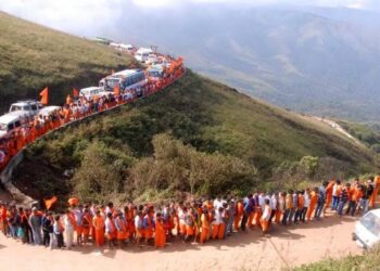 ಚಿಕ್ಕಮಗಳೂರು: ದತ್ತಮಾಲಾ ಧಾರಿಗಳಿಂದ ದತ್ತ ಪಾದುಕೆ ದರ್ಶನ, ಜಿಲ್ಲೆಯಲ್ಲಿ ಹೈ ಅಲರ್ಟ್​