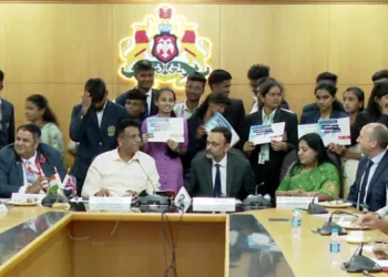 ವಿಶ್ವವಿದ್ಯಾಲಯದ ವಿದ್ಯಾರ್ಥಿಗಳಿಗೆ ಲಂಡನ್ ಪ್ರವಾಸ ಭಾಗ್ಯ!