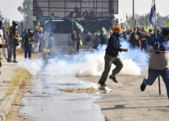 ಶಂಭು ಗಡಿಯಲ್ಲಿ ರೈತರ ಮೇಲೆ ಅಶ್ರುವಾಯು, ಜಲ ಫಿರಂಗಿ ಪ್ರಯೋಗ