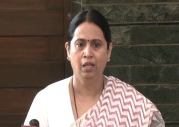 ಕಣ್ಣೀರು ಸುರಿಸಿದ ಸಚಿವೆ ಲಕ್ಷ್ಮೀ